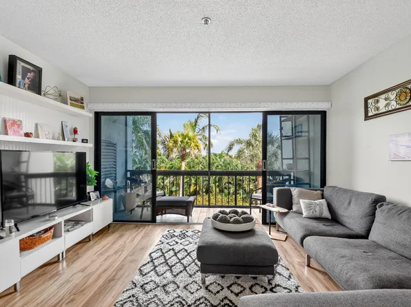 3000 Presidential Way #303, West Palm Beach, FL 33401