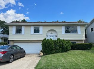 905 Bishop St, West Chicago, IL 60185