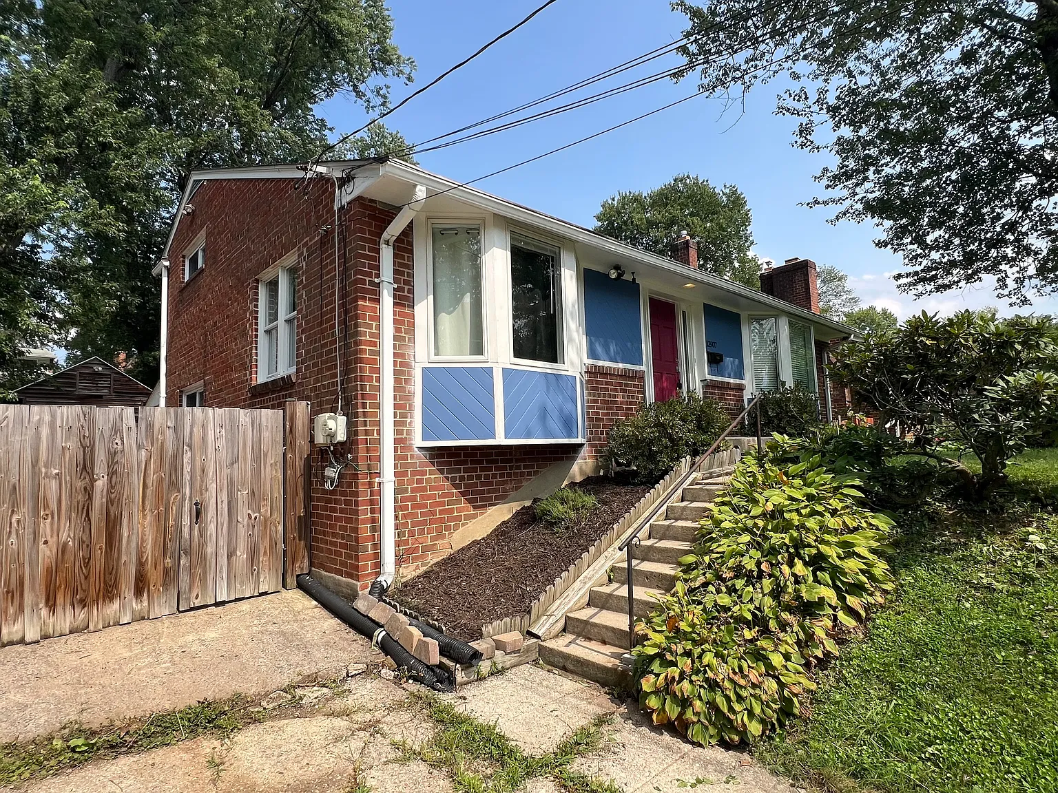 4 bed, 2.5 bath, 2240 sqft, $3,700 — Photo 3
