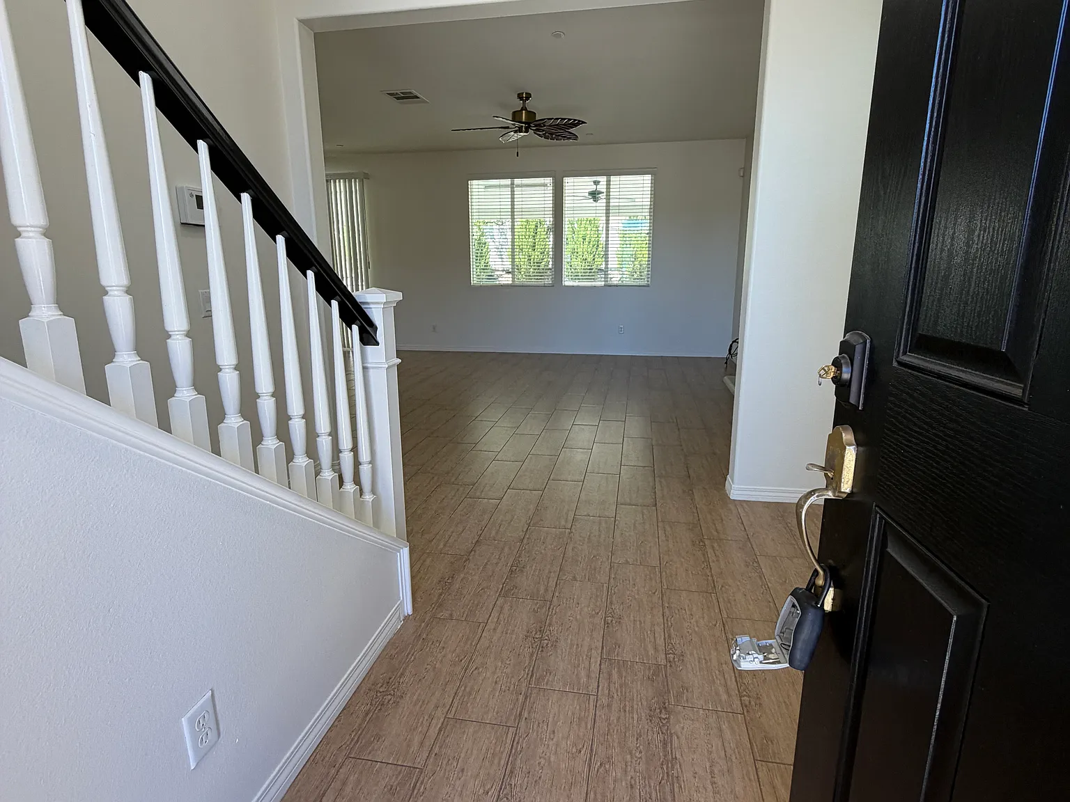 4 bed, 2017 sqft, $3,200 — Photo 2
