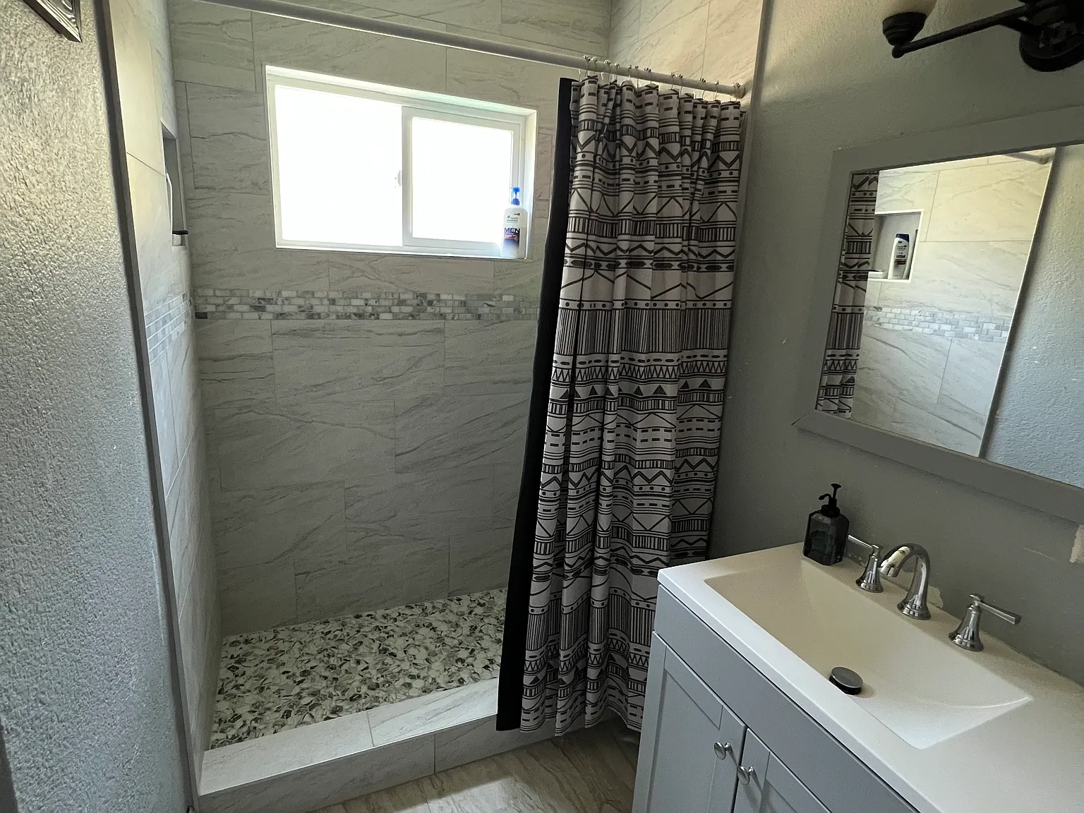 4 bed, 1401 sqft, $900 — Photo 2