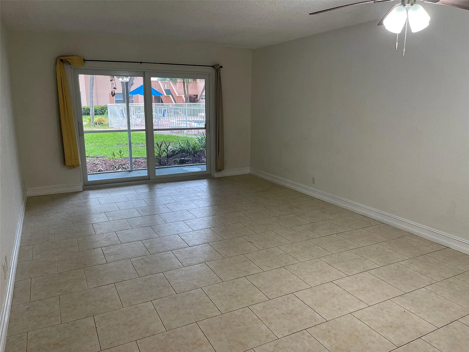 1 bed, 1.5 bath, 765 sqft, $1,700 — Photo 3