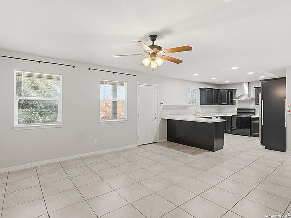 5th image of 572 Hillside