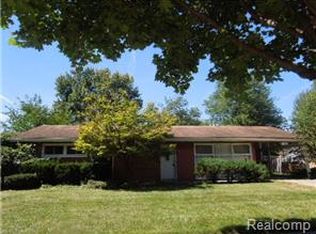 2584 Andover St, Trenton, MI 48183