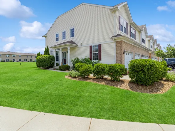 965 Como Cir, Hampshire, IL 60140
