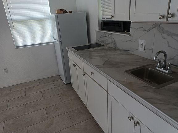 5th image of 1231 Sunset Point Rd