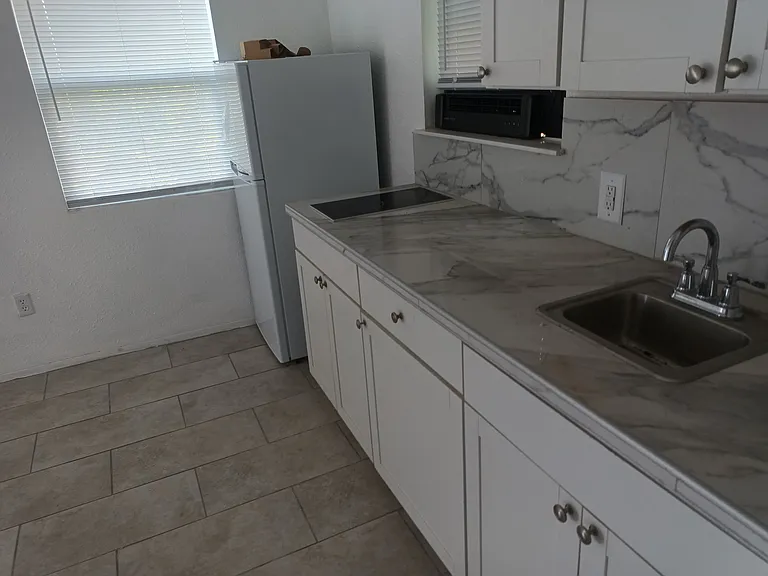 1231 Sunset Point Rd — Photo 5