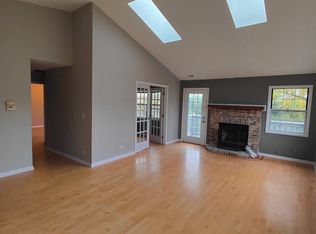 573 W Parkside Dr, Palatine, IL 60067