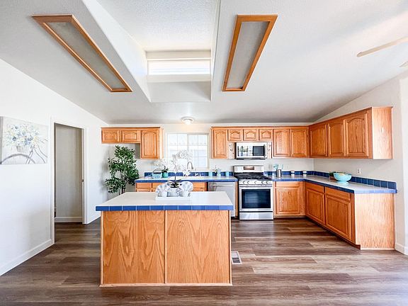 2nd image of 313 Millpond Dr #313