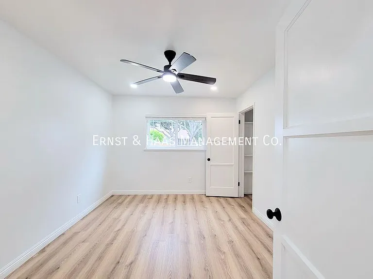 5019 Ashworth St — Photo 17
