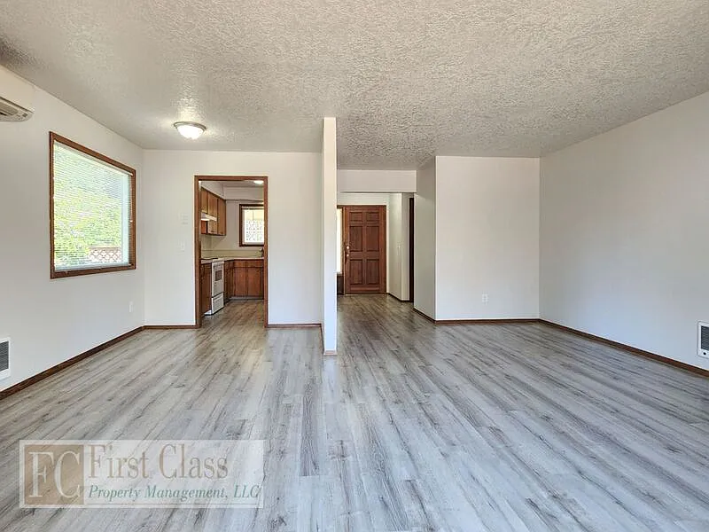 2 bed, 1.0 bath, 900 sqft, $1,645 — Photo 4