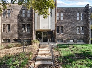 2025 Country Club Dr APT 11, Woodridge, IL 60517