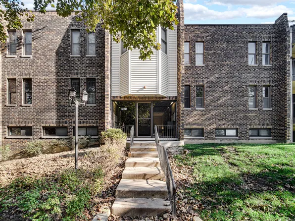 2025 Country Club Dr APT 11, Woodridge, IL 60517