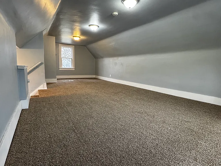 599 Rhodes Ave — Photo 16