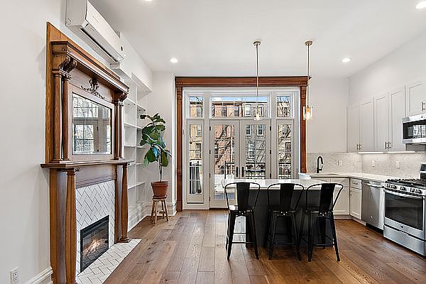 1st image of 387 Hancock St #1
