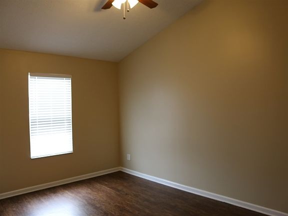 5th image of 956 Drayson Dr