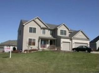 585 Walnut Ct, Antioch, IL 60002