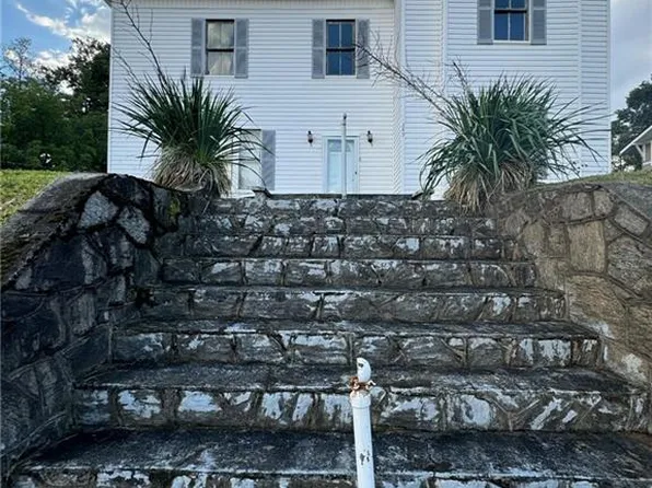 249 N Bridge St, Elkin, NC 28621