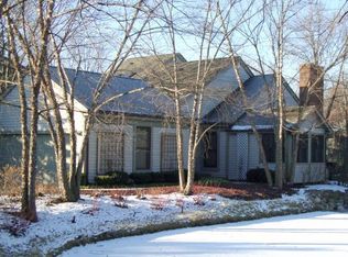 24 Warrington Dr, Lake Bluff, IL