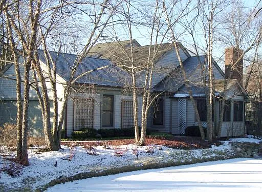 24 Warrington Dr photo 1
