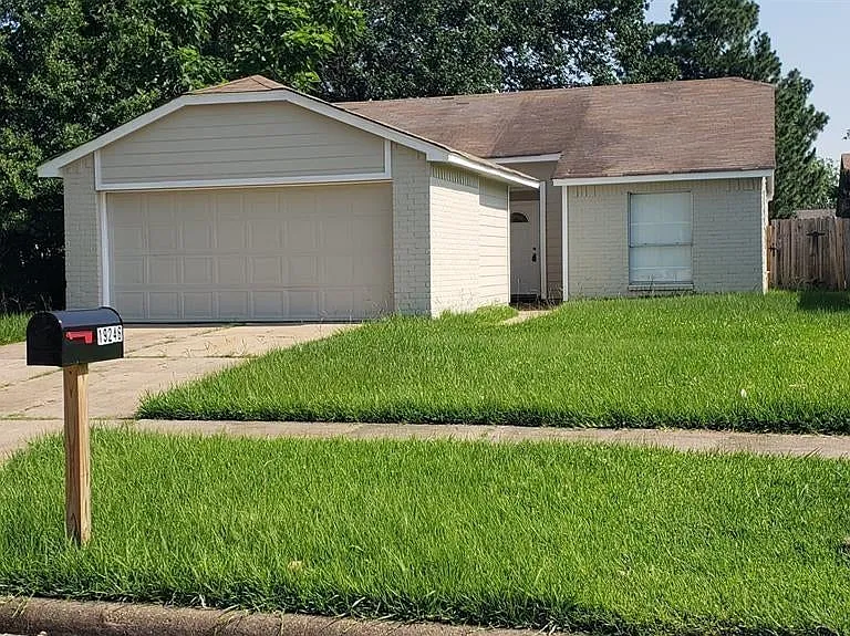 19246 Cypress River Dr — Photo 1