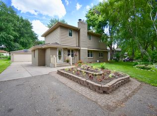 214 Deerwood Ln N, Plymouth, MN 55441