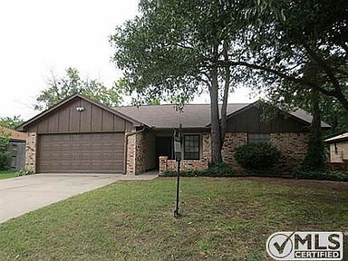 747 NW James Cir, Burleson, TX 76028 | Zillow