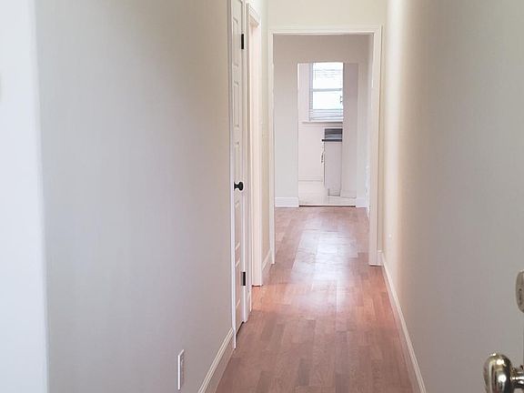 3rd image of 18A Woodward St