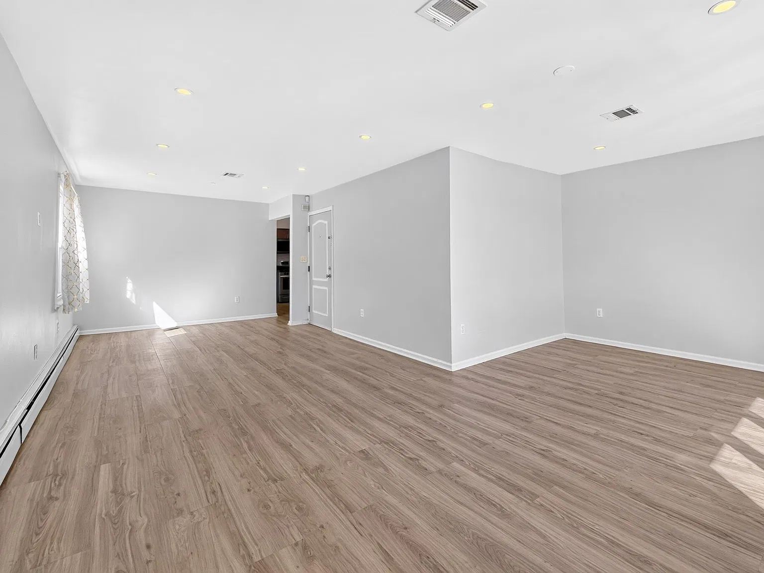 3 bed, 2.0 bath, $3,300 — Photo 2