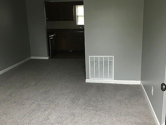 3rd image of 2462 Woodhill Dr