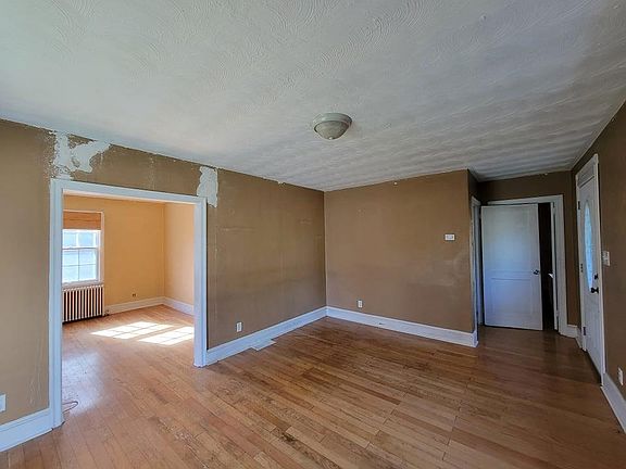 5th image of 86 Sunrise Ave