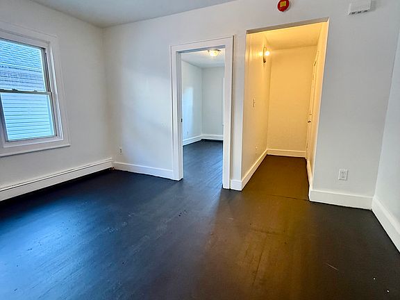 2nd image of 17 Webb Ave APT 2R