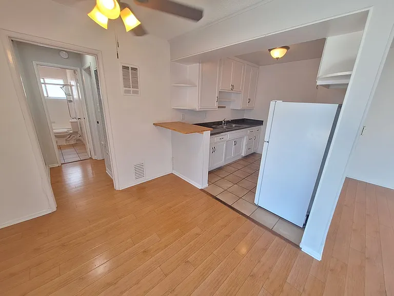 428 S Sherbourne Dr #5 — Photo 4