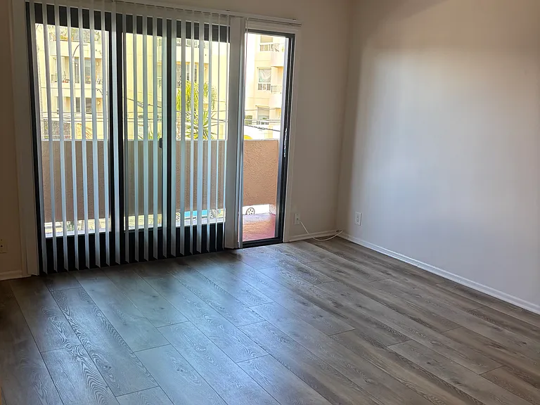 116 Rose Ave #10 — Photo 2