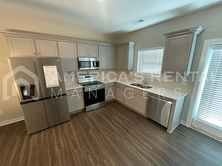 84 Victor Dr — Photo 6