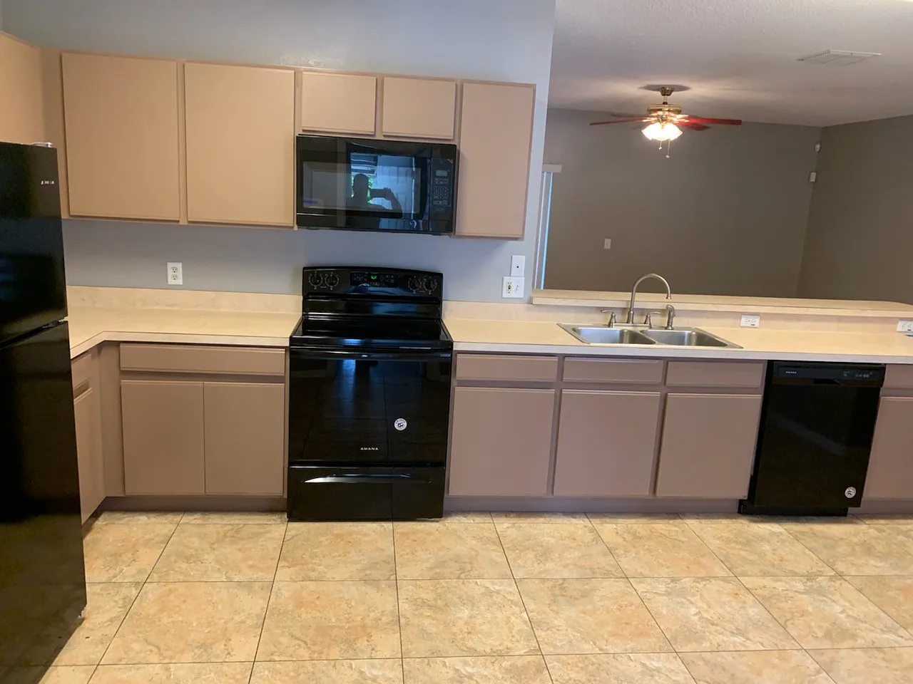 Beautifully 3 bedroom, 2 bath Single-Family Home in the Kissimmee — Photo 2