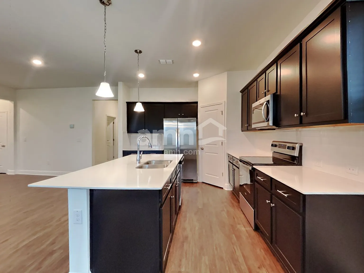 4 bed, 3.0 bath, 2222 sqft, $2,880 — Photo 3