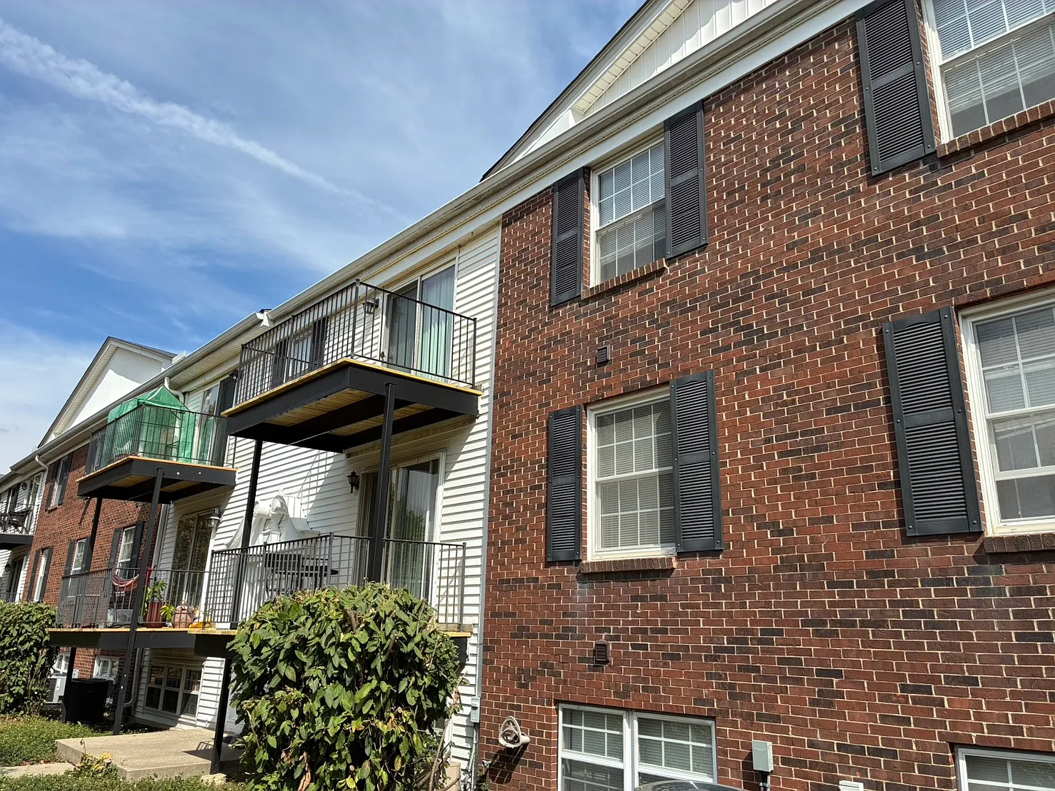 3 bed, 1035 sqft, $760 — Photo 2