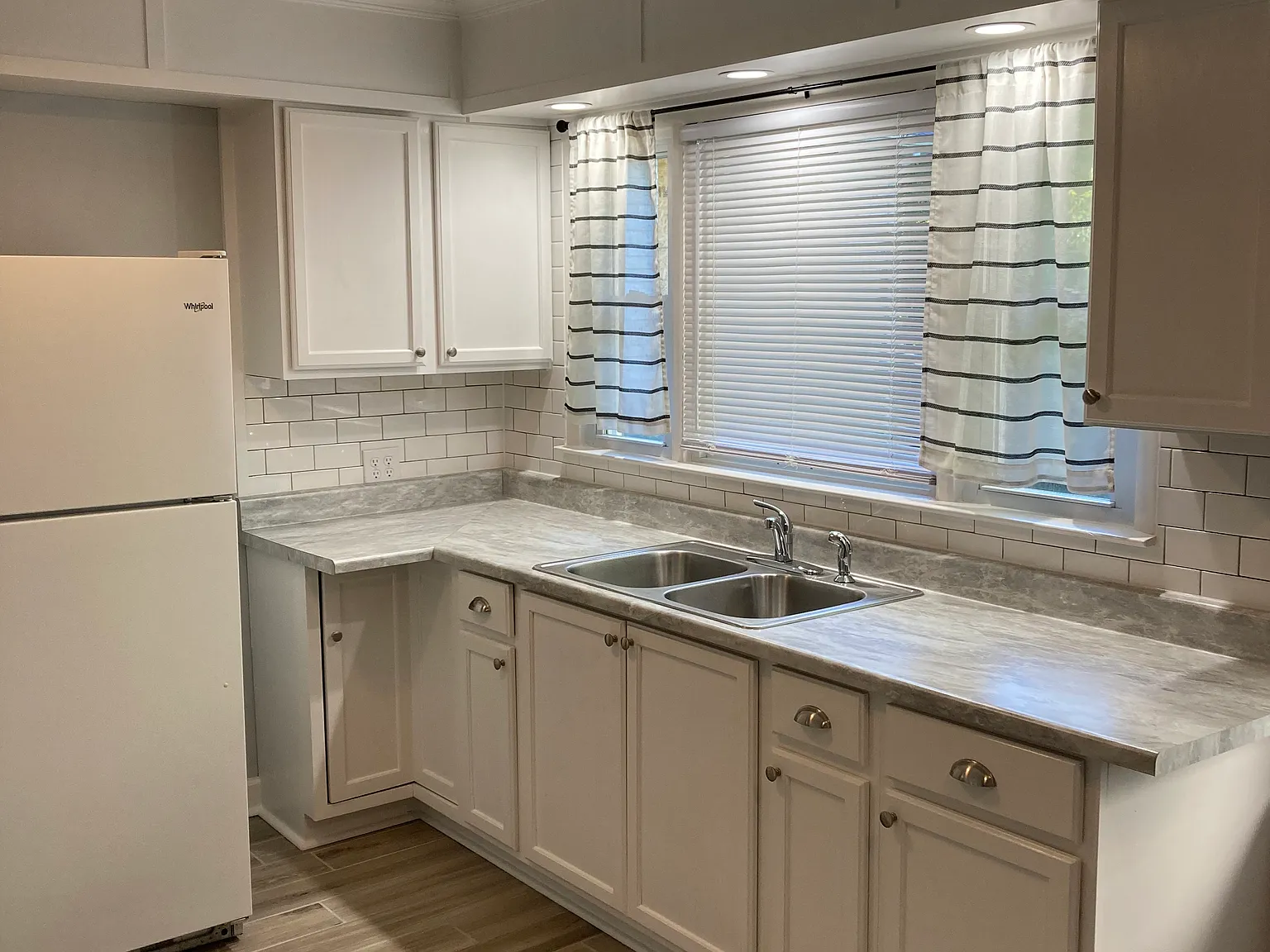2 bed, 1000 sqft, $1,200 — Photo 2
