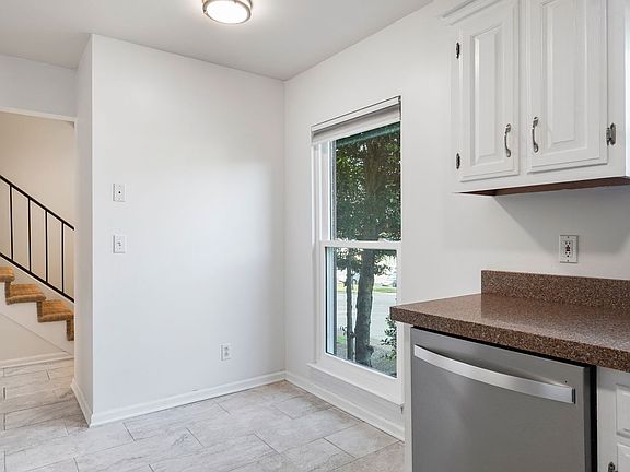 5th image of 711 Brentwood Point