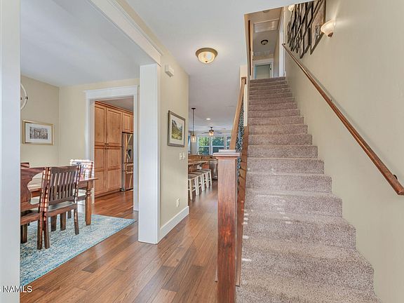 3rd image of 532 W Wulfenite Rd