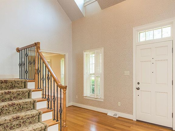 5th image of 1928 Lakes Edge Dr