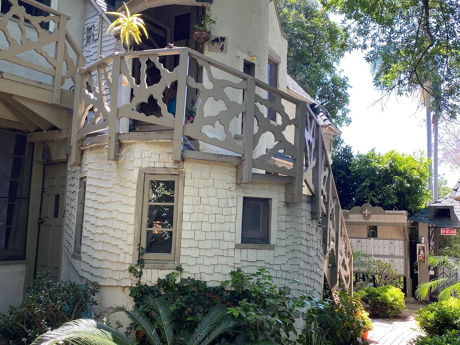 Hampton Ave, West Hollywood — Photo 1