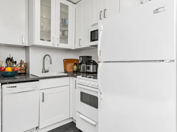 245 East 24th Street 14A image 3 of 10