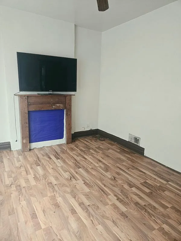 3 bed, 1.0 bath, 1099 sqft, $1,200 — Photo 2