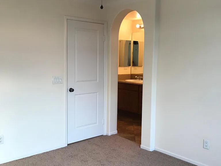 564 Almond Rd — Photo 7