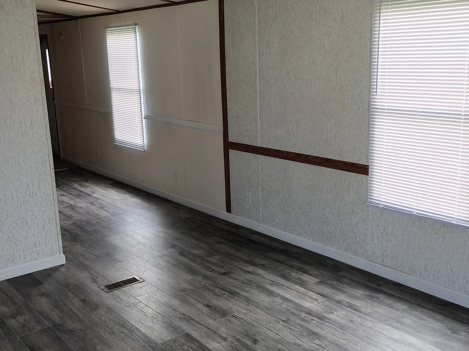 4 bed, 945 sqft, $1,360 — Photo 4