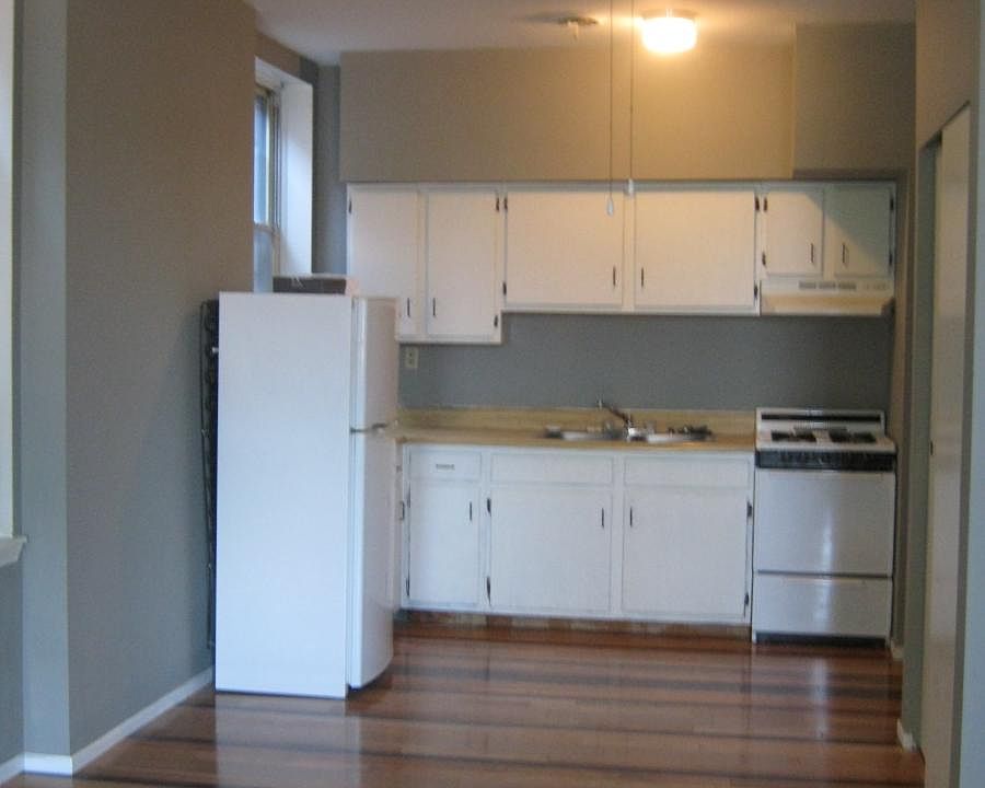 2nd image of 3224 Meramec St