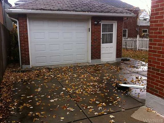2nd image of 24 Ellwood Pl