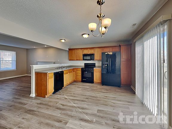 3rd image of 1432 Dowell St